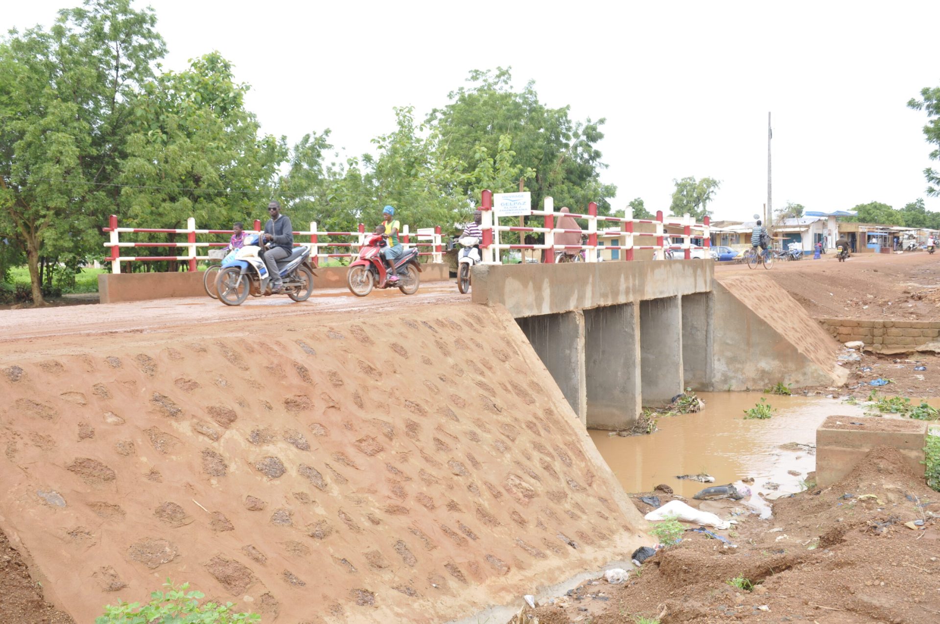 Réalisation d’un pont à Saaba par GELPAZ IMMO : une connexion essentielle pour le développement régional — photo 1